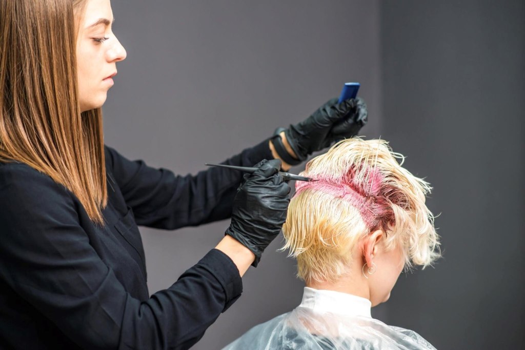 The Impact of Hair Color Services on Scalp Health: Tips for Minimizing Risks